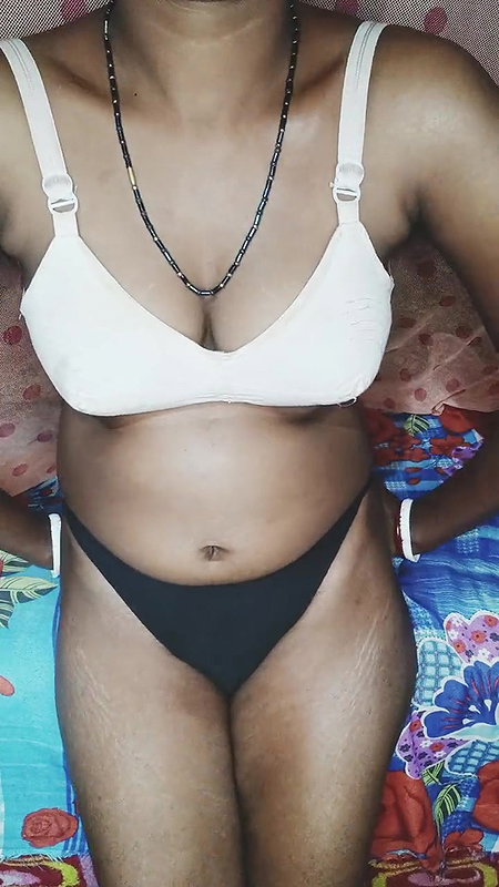 Indian bhabhi’s ass and pussy fucked with eggplant Indian Sex