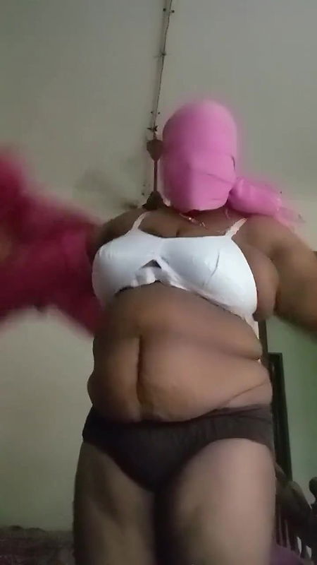 Indian Anty in Hot Water Pumping and Bigg Nipples Massageing Performance Videos