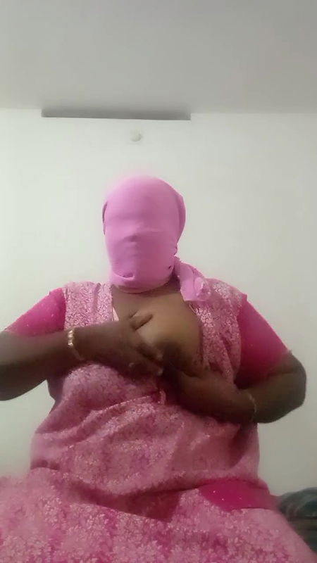 Indian Anty Hot Scene in Bed Room Performance