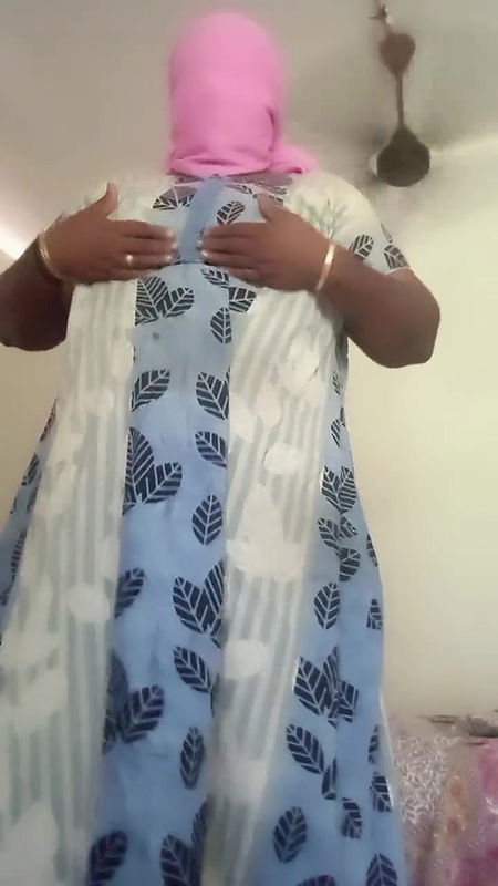 Indian anty bedroom dress changing performance videos