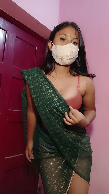 Hot girl clitoris play ?