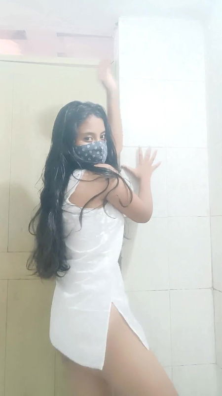 Hot girl bathing video gets hard on herself ?