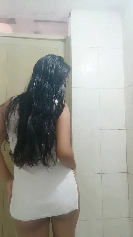 Hot girl bathing video gets hard on herself ?