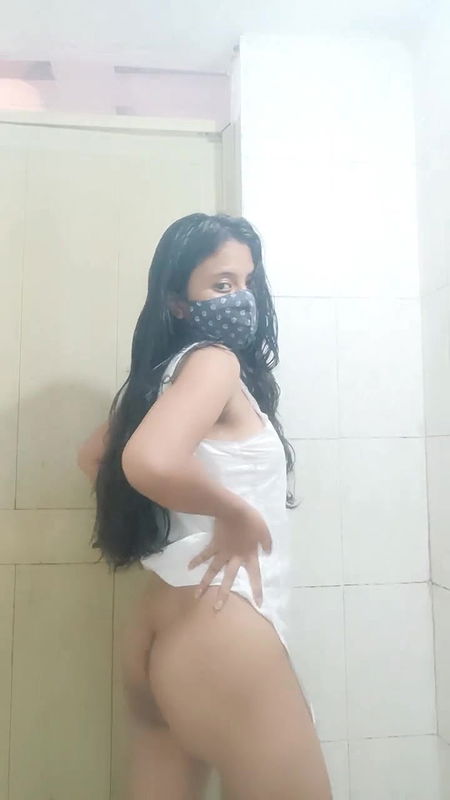 Hot girl bathing video gets hard on herself ?