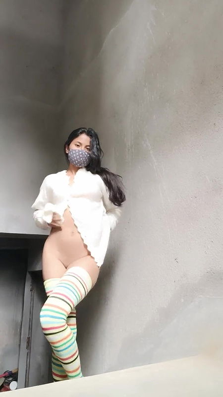 Hot cute girl hot chut living her fantasies by masturbating with carrot and finger uff kiska suck karu mai