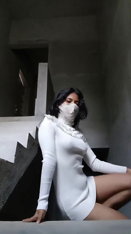 Hot cute girl getting organism ? uff thandi mai garmi