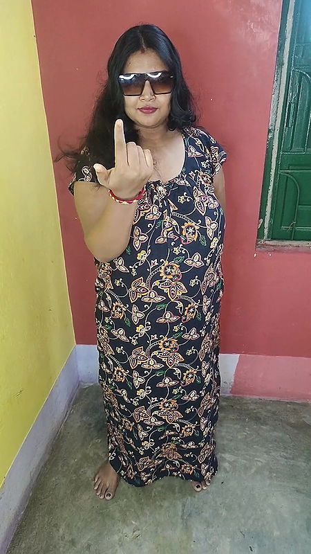 Indian sexy mom showing her natural big tits and tight pussy