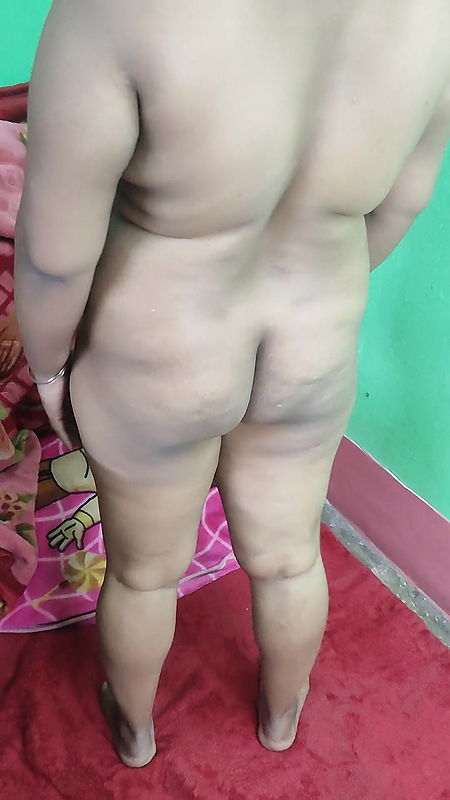 Indian girl Dancing in red Sharee and showing her naked body