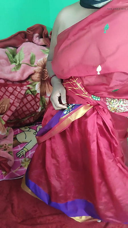 Indian girl Dancing in red Sharee and showing her naked body