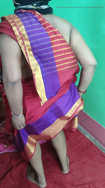 Indian girl Dancing in red Sharee and showing her naked body