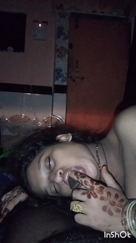 Indian desi girl sucking cock