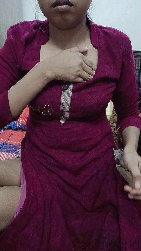 Indian Desi bhabi hairy pussy showing big ass