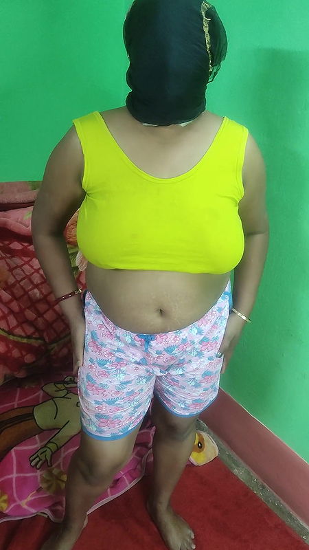 Indian chubby mom squirting herself on the floor to enjoying you