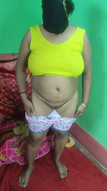 Indian chubby mom squirting herself on the floor to enjoying you