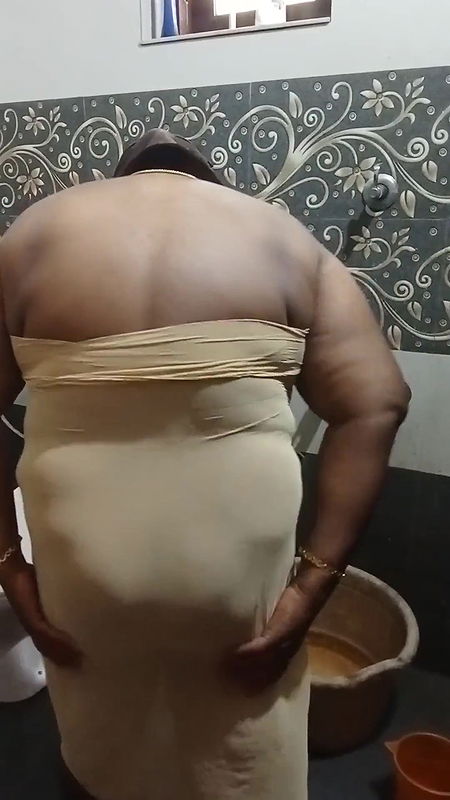 Indian anty bathroom bathing performance videos