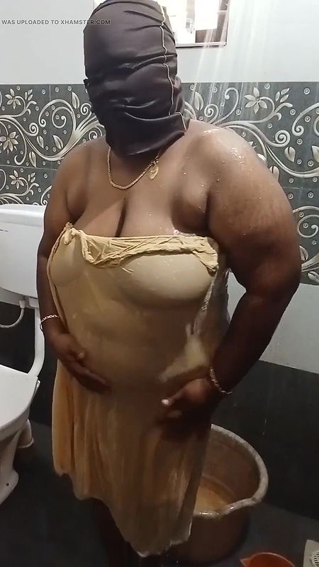 Indian anty bathroom bathing performance videos