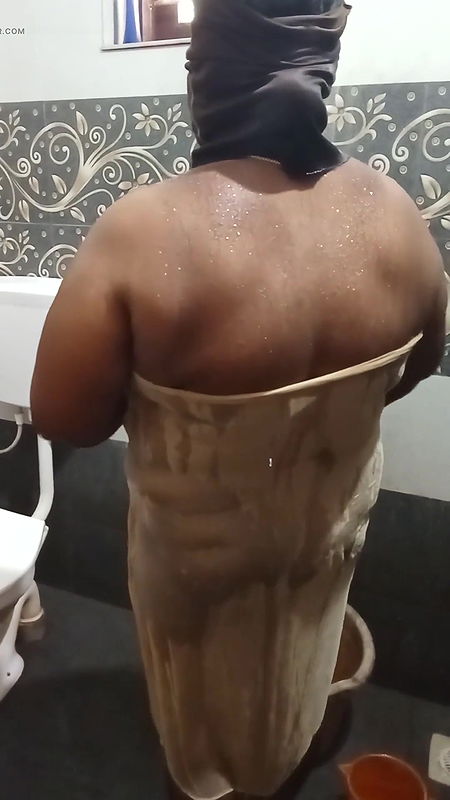 Indian anty bathroom bathing performance videos