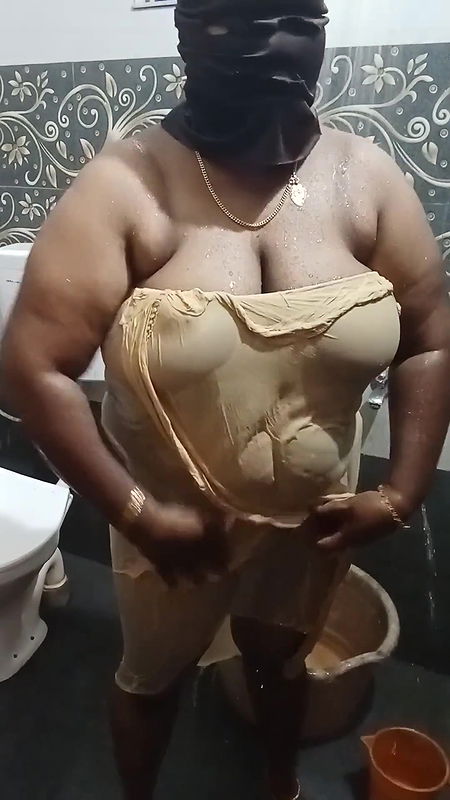 Indian anty bathroom bathing performance videos