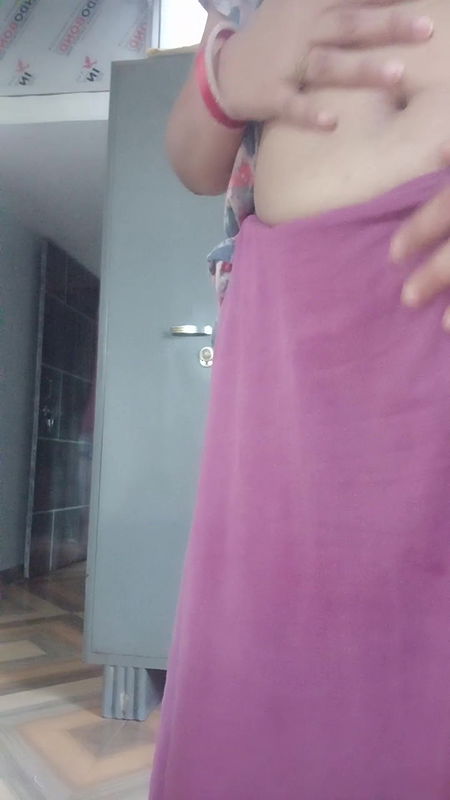 Hot sexy Kitu Bhabhi inserted a broom inside her pussy and took out the juice from her pussy