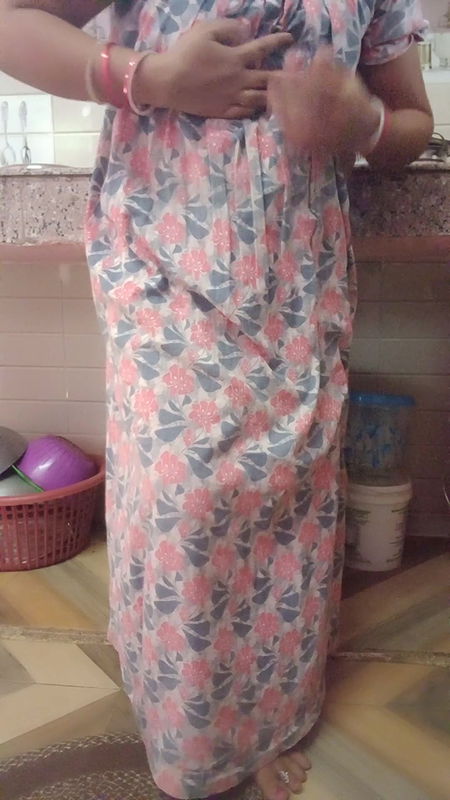 Hot sexy Kitu Bhabhi enjoyed her pussy by inserting her finger in it