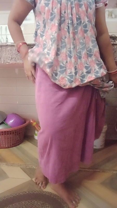 Hot sexy Kitu Bhabhi enjoyed her pussy by inserting her finger in it