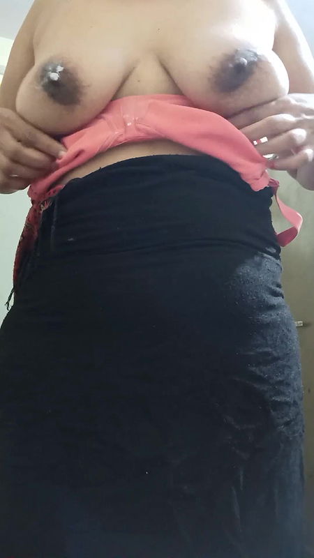 Hot Sangeetha Babhi doing dirty talk in Hindi and rubbing