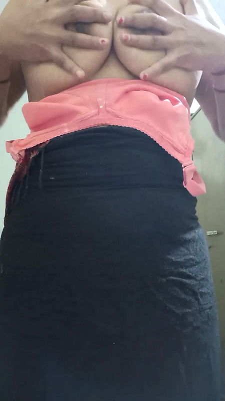 Hot Sangeetha Babhi doing dirty talk in Hindi and rubbing