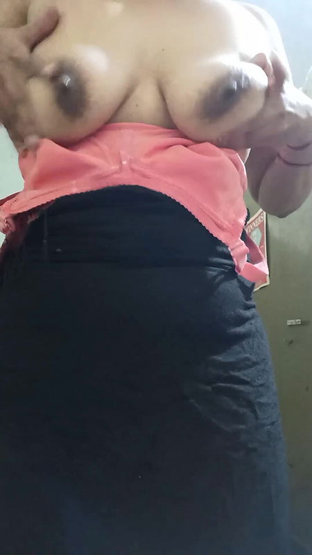 Hot Sangeetha Babhi doing dirty talk in Hindi and rubbing