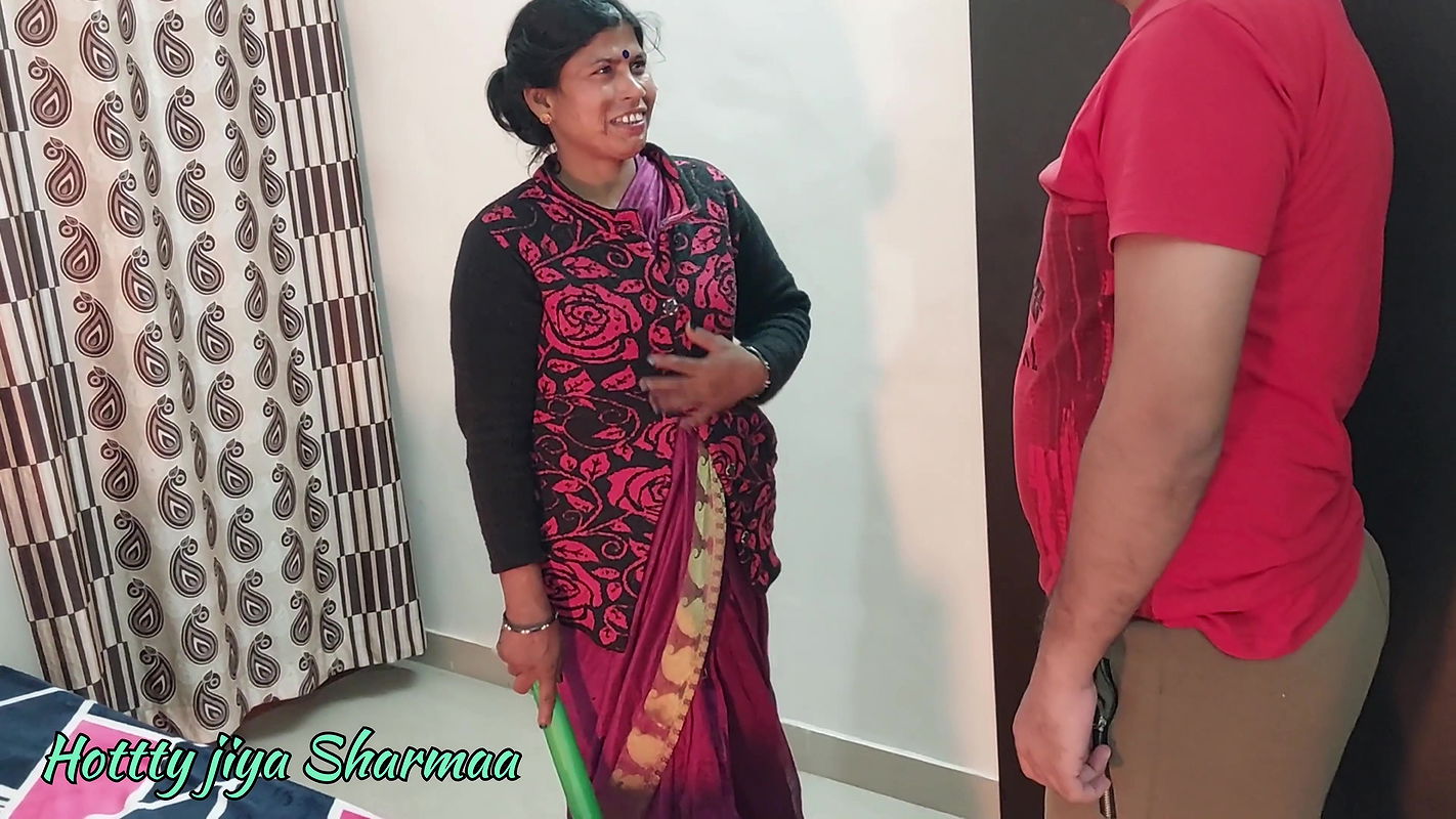 Kaamwali Bai Sangeeta Ka Chori Krne Ke Baad Dar Se Pishab Nikal Gya Jiske Baad Malik Ne Usko Apne Mote Lund Se Khoob Pela