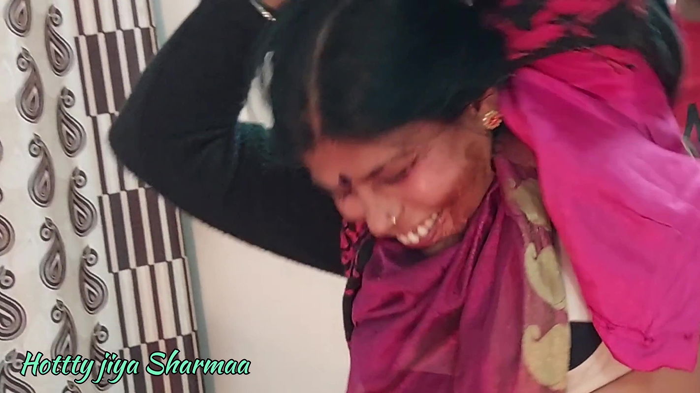 Kaamwali Bai Sangeeta Ka Chori Krne Ke Baad Dar Se Pishab Nikal Gya Jiske Baad Malik Ne Usko Apne Mote Lund Se Khoob Pela