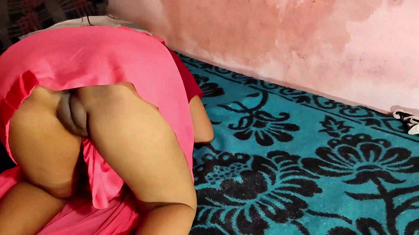 kaamwali bai ki jawan ladki ko pela jab uski maa ne use kaam par beja