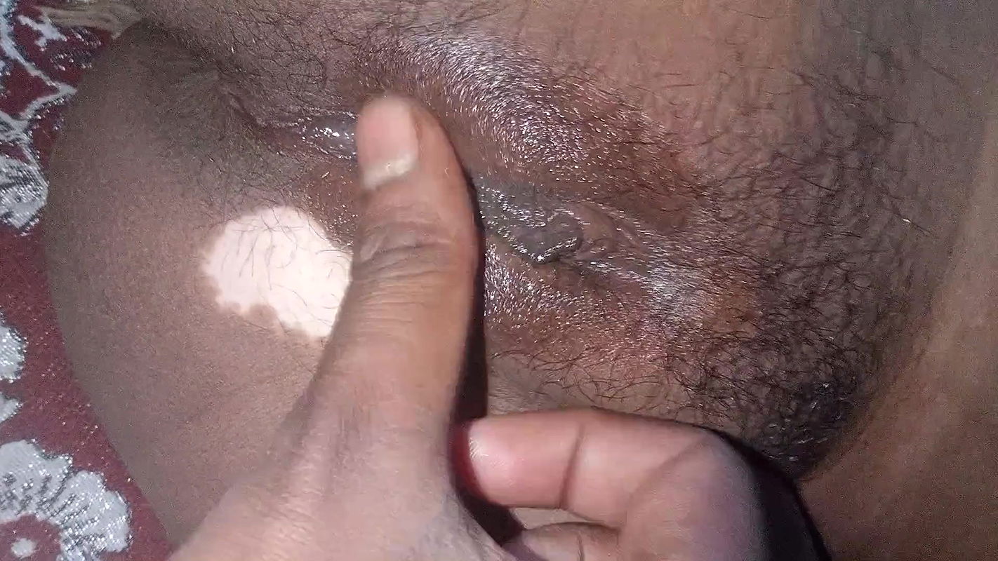 Indian bhabi apne husband se pussy me ungli karwai indian woman