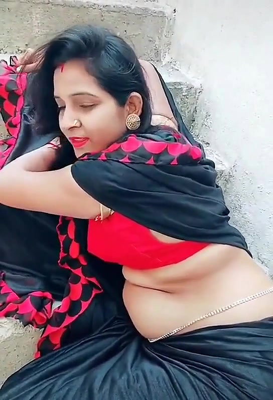 Desi Supr beauty Bhabi TTease