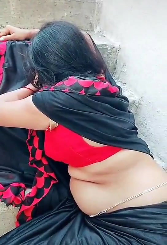 Desi Supr beauty Bhabi TTease