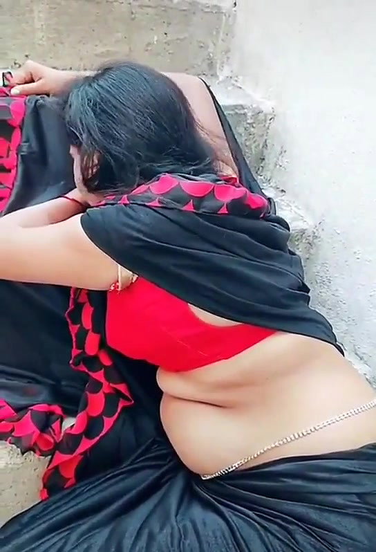 Desi Supr beauty Bhabi TTease