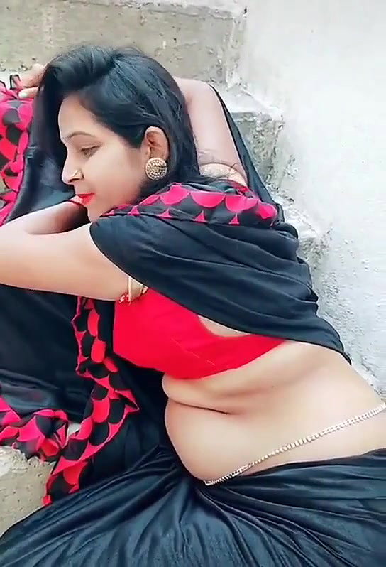 Desi Supr beauty Bhabi TTease