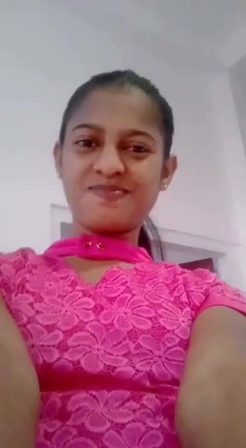 Cute Lankan Girl Showing