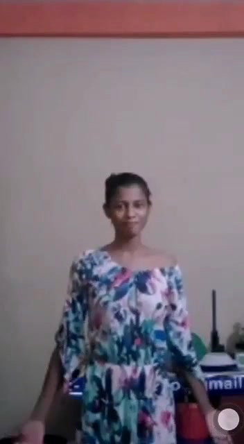 Cute Lankan Girl Showing