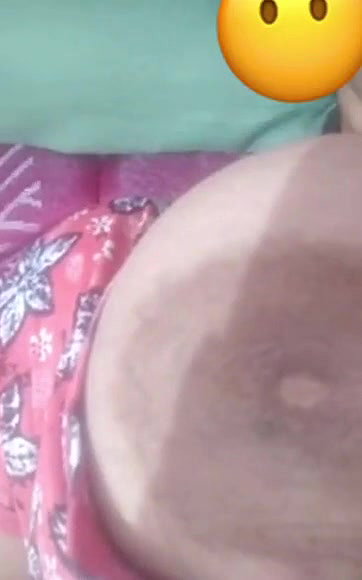 Cute Desi girl Shows Her Boobs