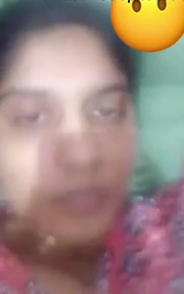 Cute Desi girl Shows Her Boobs
