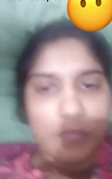 Cute Desi girl Shows Her Boobs