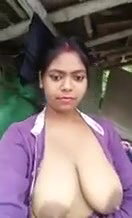 Desi Village Married girl with huge hanging boobs showing outdoor