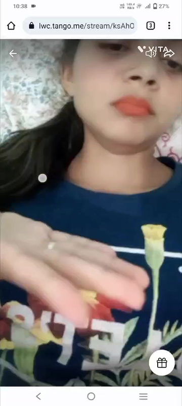 Sexy girl comes out to gf