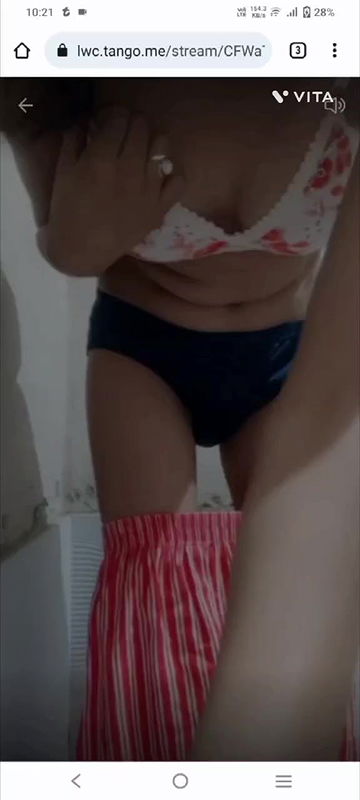 Sexy girl comes out to gf