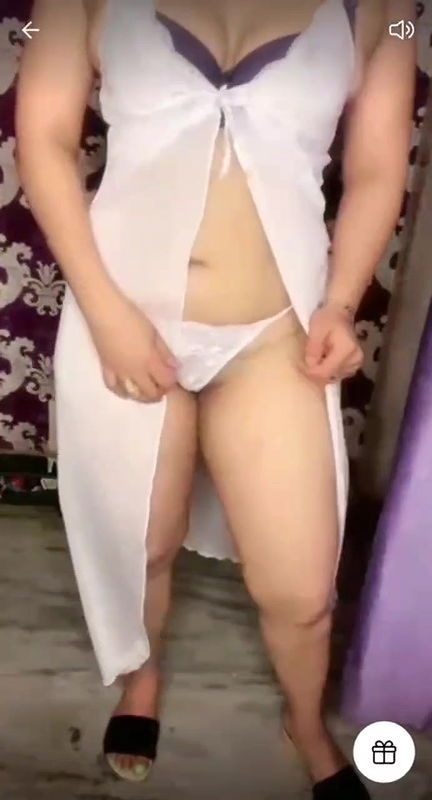 Sexy Desi Indian Bhabhi In Blue Saree