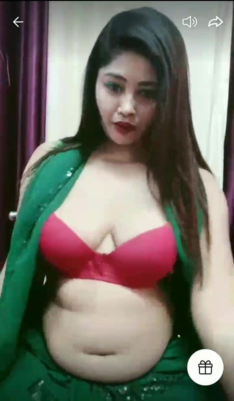 Sexy desi hot girl 21 bhabhi enjoys doing dirty work while going for outdoor trip in car with a stranger