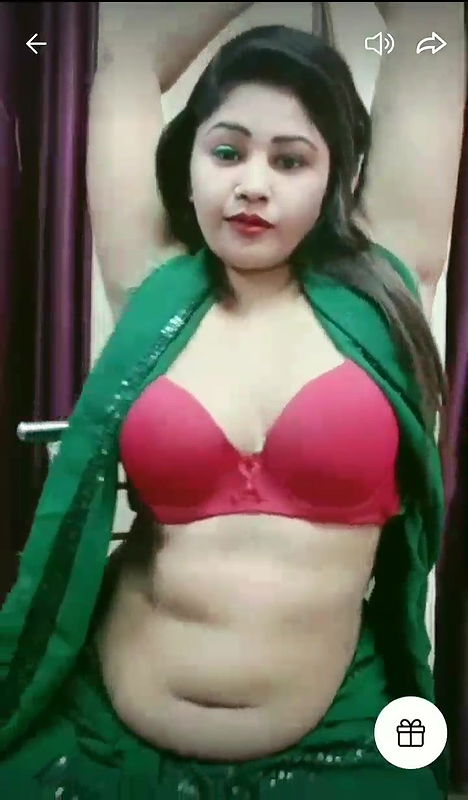 Sexy desi hot girl 21 bhabhi enjoys doing dirty work while going for outdoor trip in car with a stranger