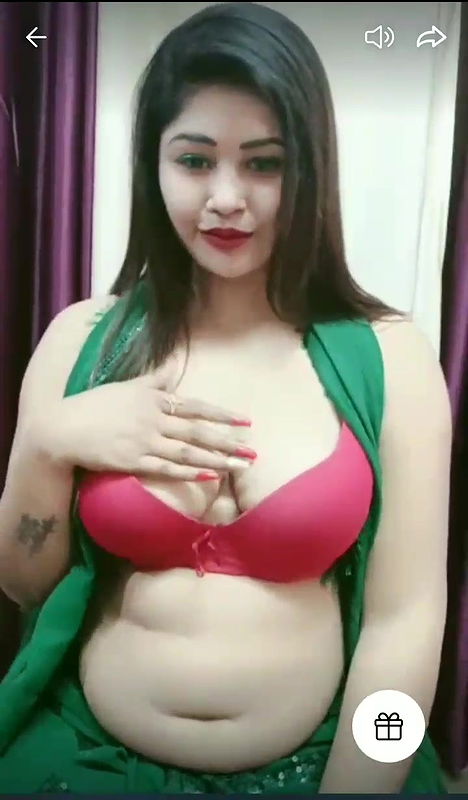 Sexy desi hot girl 21 bhabhi enjoys doing dirty work while going for outdoor trip in car with a stranger