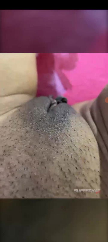 Sexy Bhabhi took off her bra, pressed her big boobs and caressed her nipples