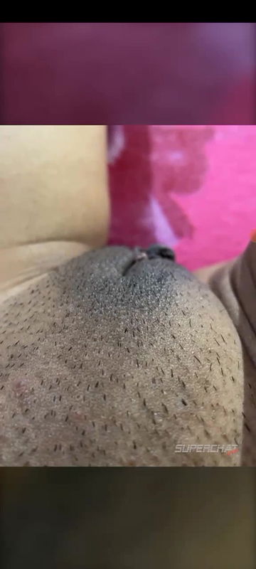 Sexy Bhabhi took off her bra, pressed her big boobs and caressed her nipples